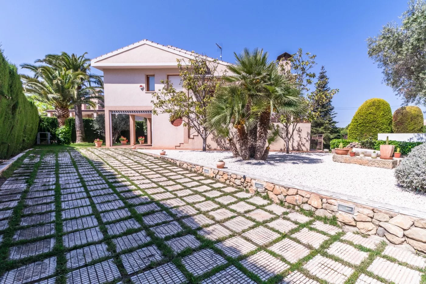 Villa · 3 bed · 2 baths · 160 m² · Petrer