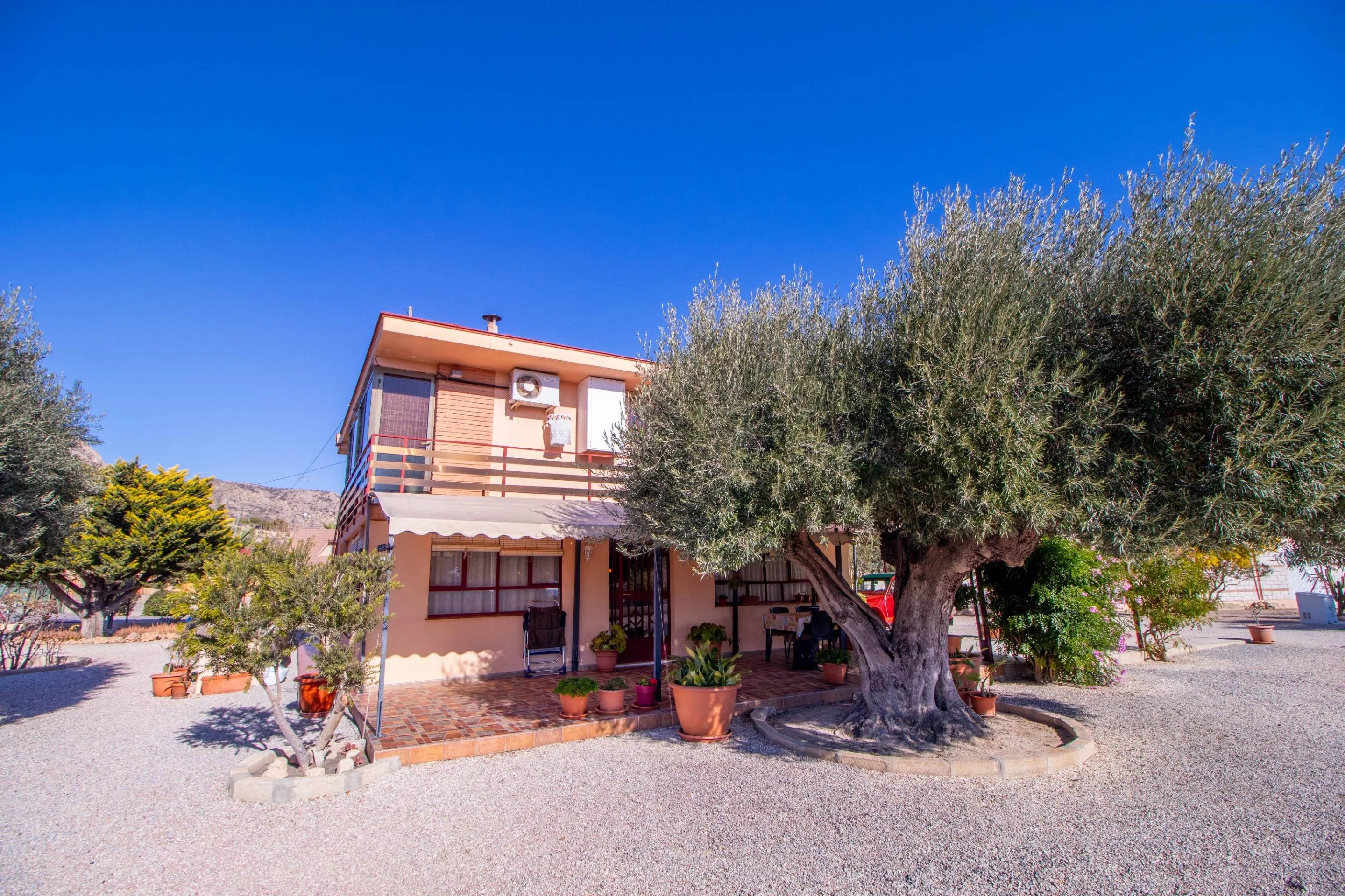 Villa for rent in Centro excursionista, Elda — Photo 3 of 35