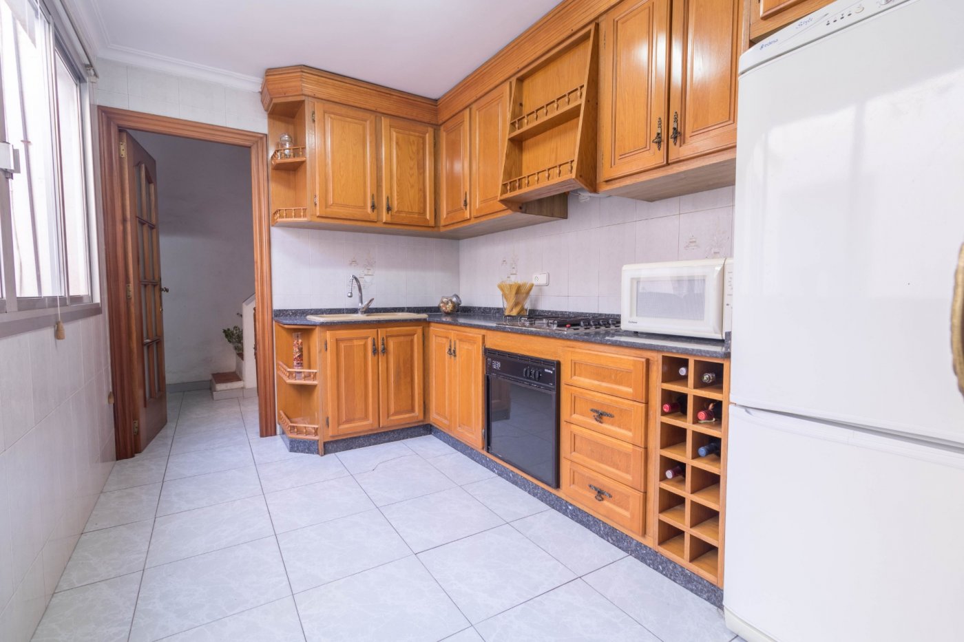 Casa independiente de 3 alturas — Foto 3 de 16