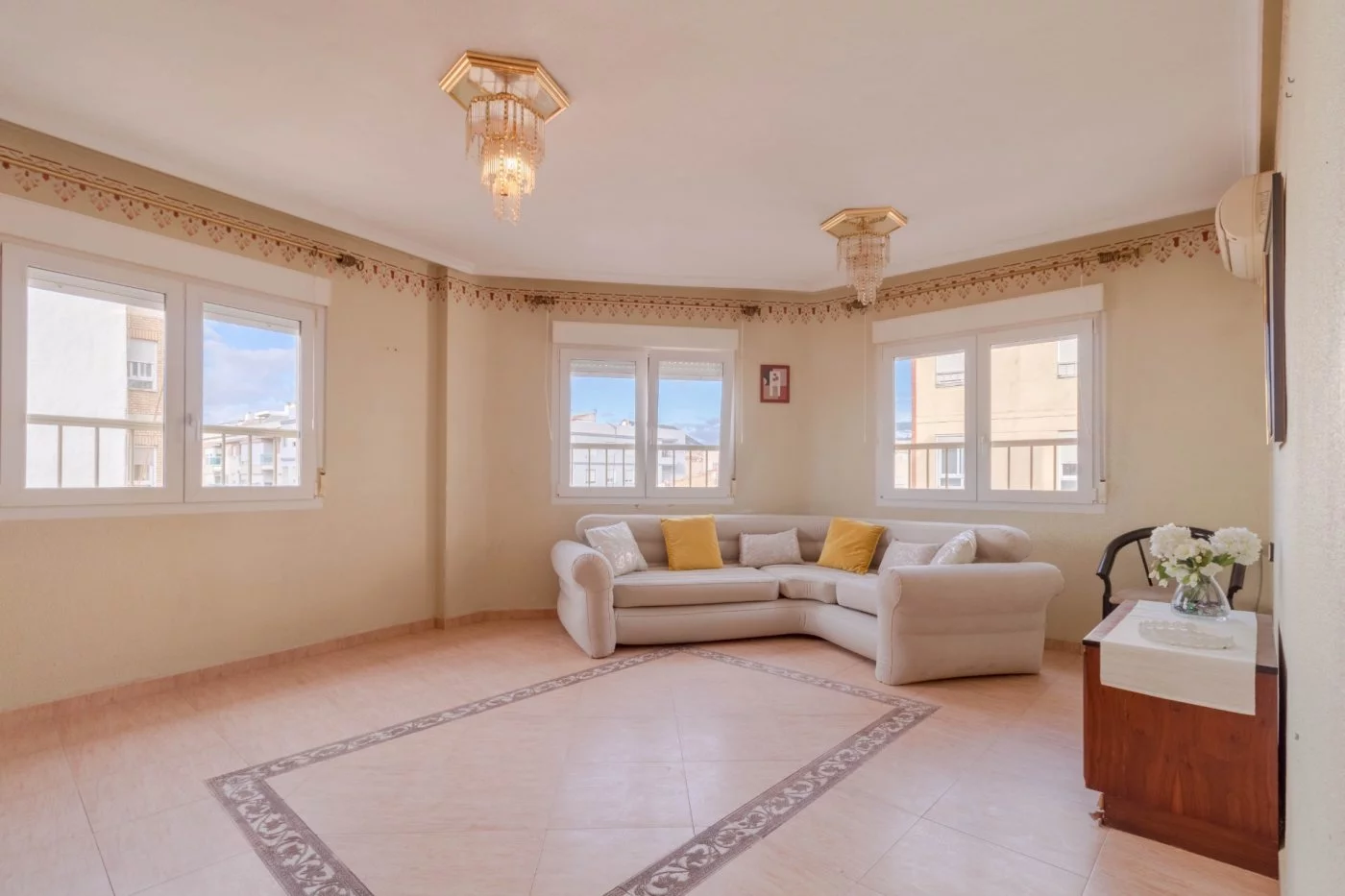 Apartment for rent in Av. de Madrid, Petrer — Photo 2 of 12