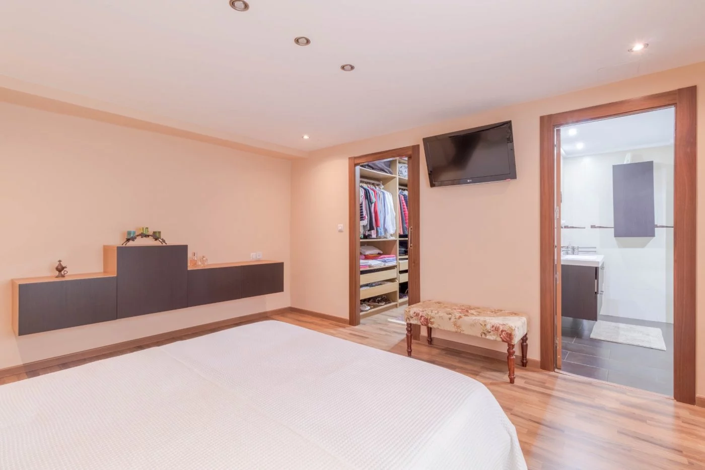 Apartment for rent in Cruz de los caídos, Elda — Photo 3 of 16