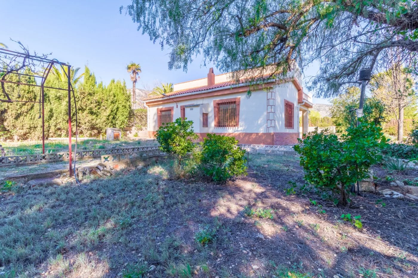 House with land · 3 bed · 1 bath · 120 m² · Salinas