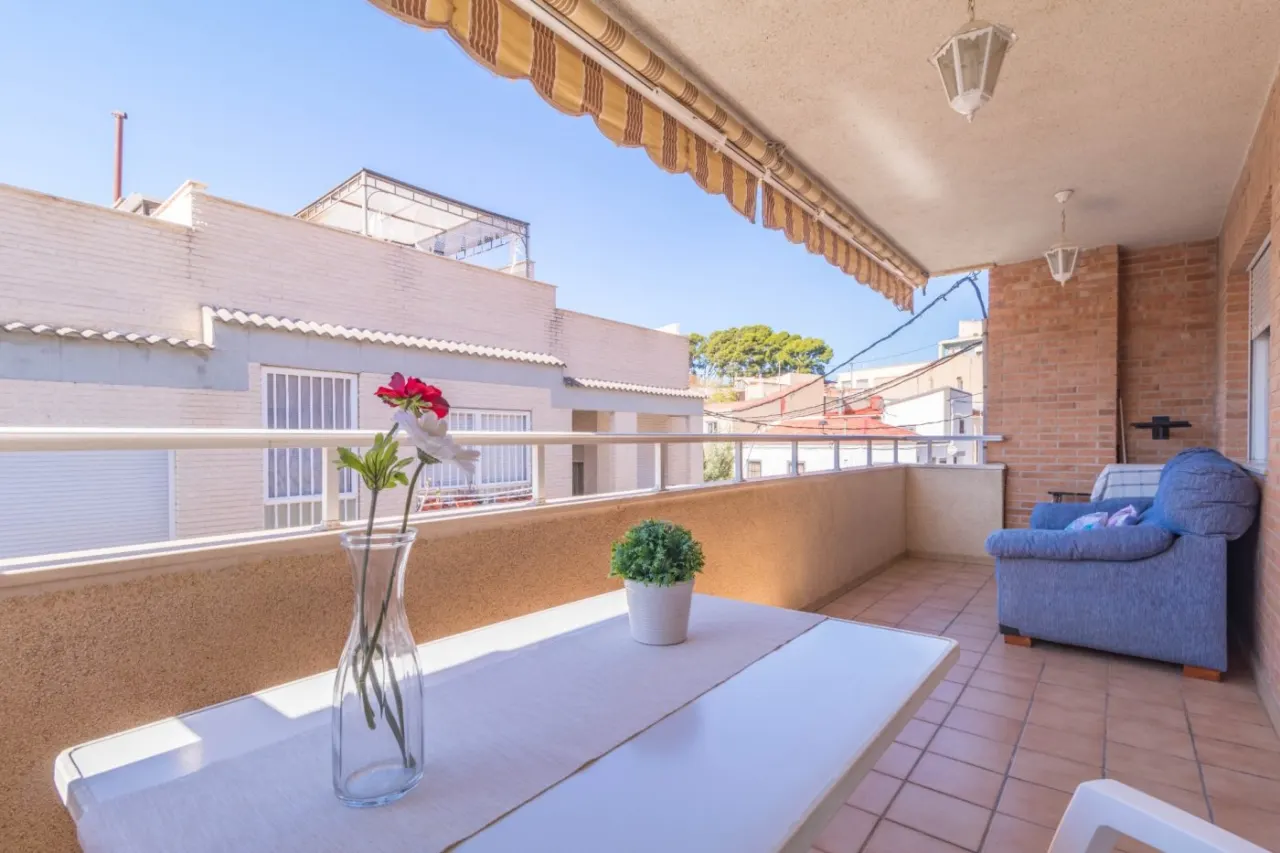 Casa independiente de tres alturas