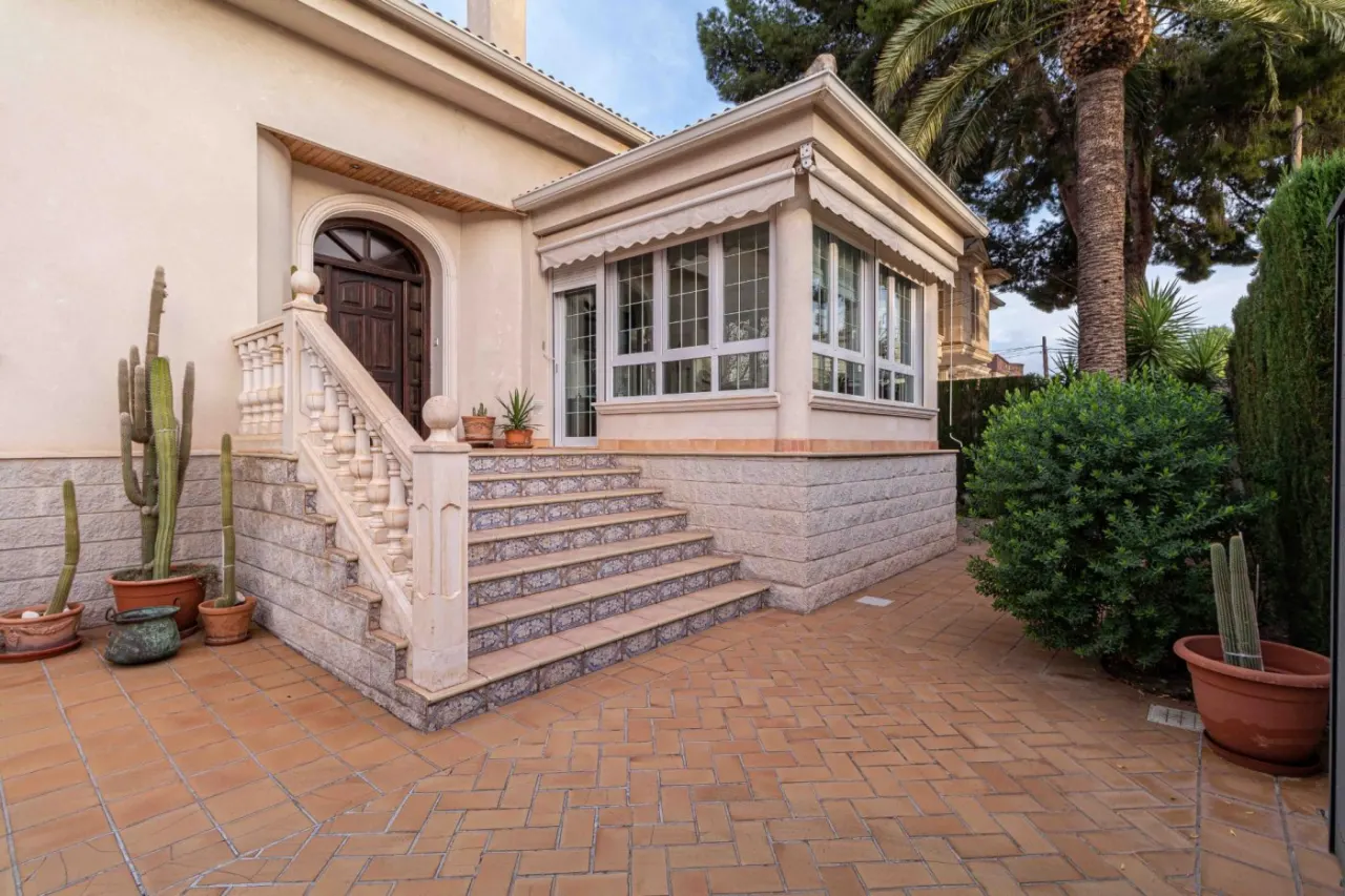 Impresionante chalet a la venta en Ciudad Vergel.