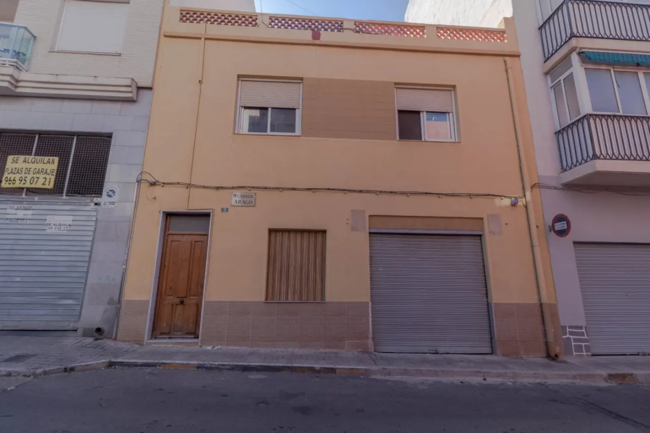Casa con garaje y trerraza