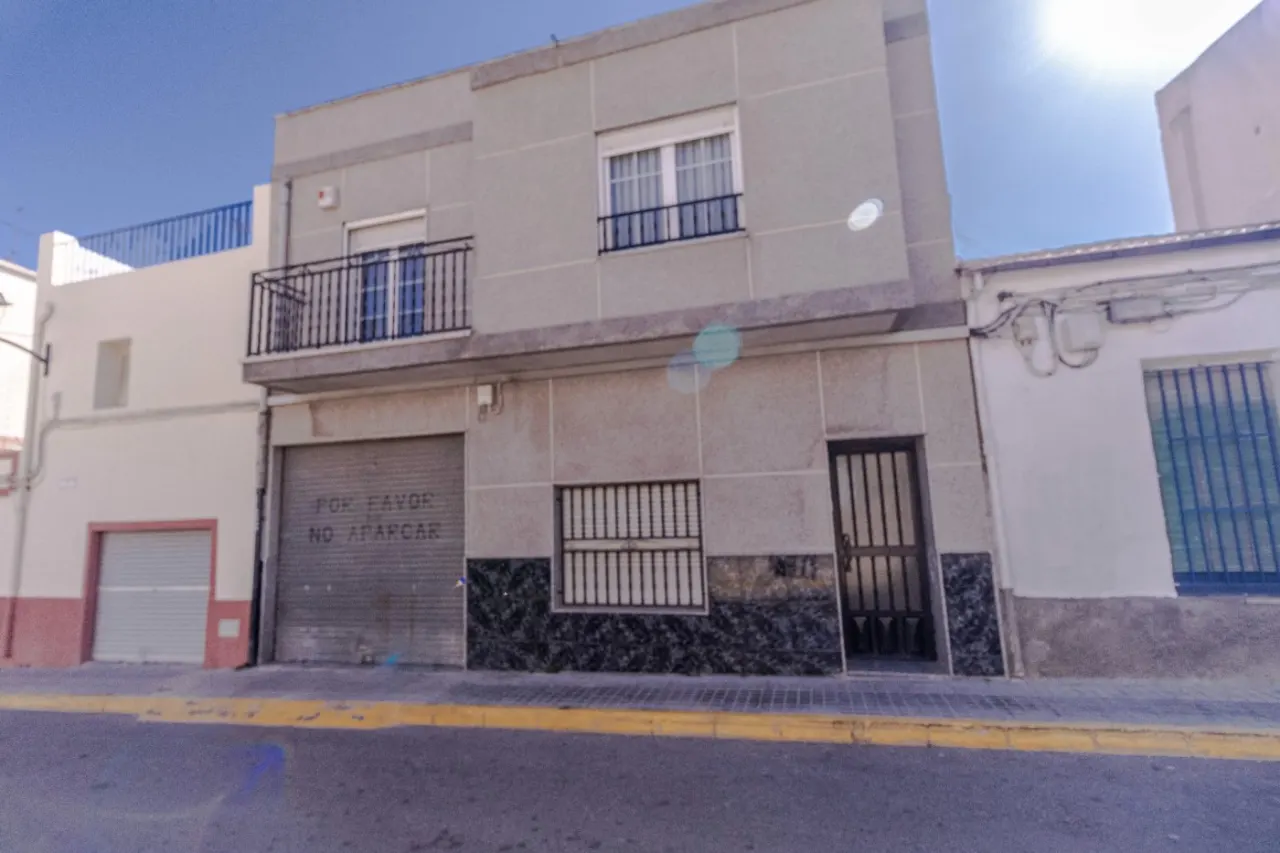 House · 3 bed · 2 baths · 200 m² · Elda