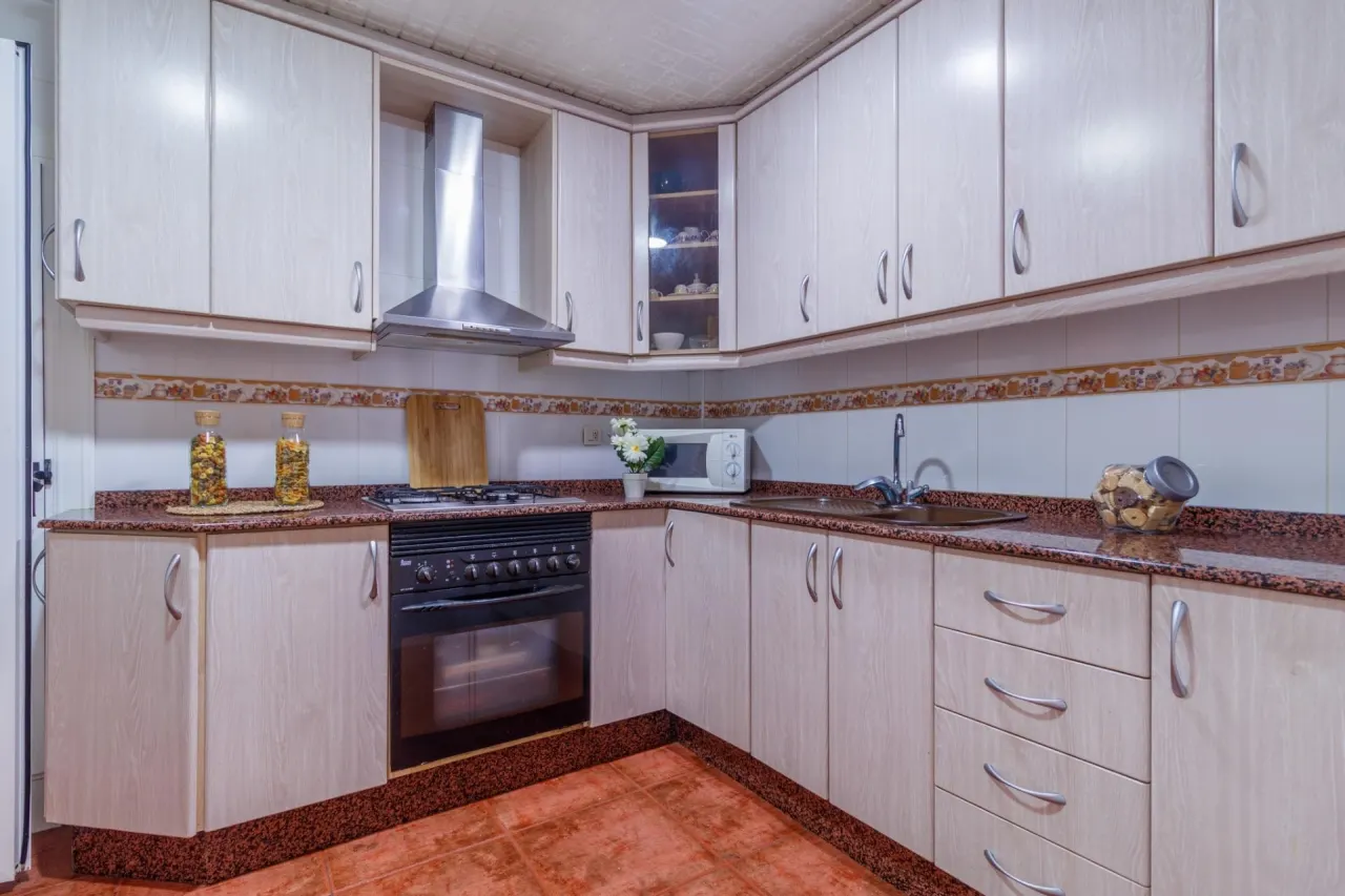 Vivienda de 4 Habitaciones en Elda por 45,000€