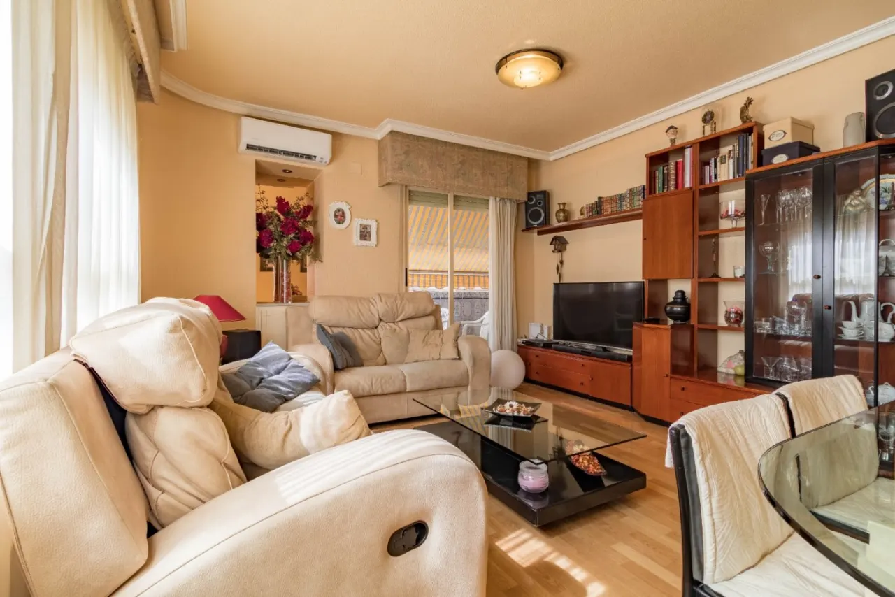 Preciosa vivienda semi-reformada zona Felipe V