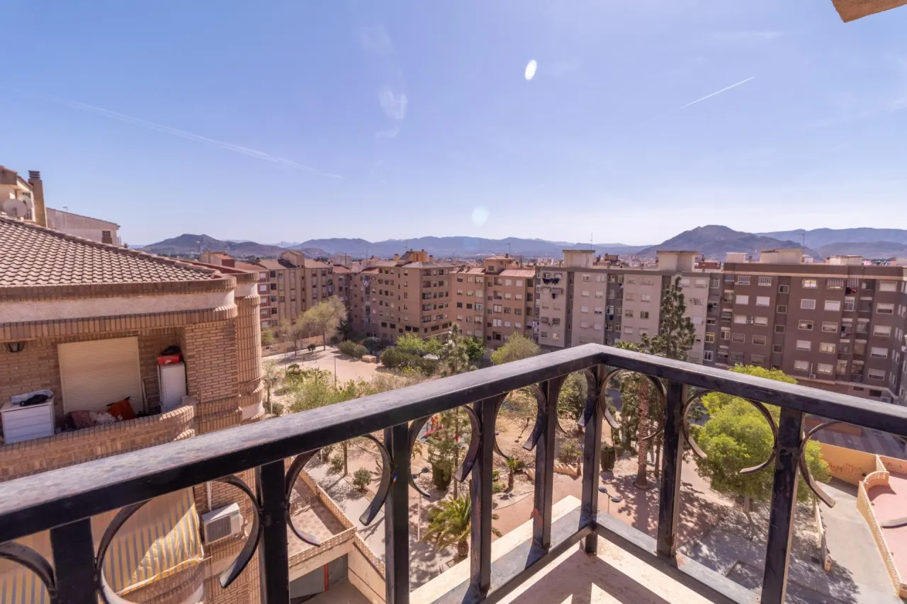 Armonía y Belleza: Piso con Vistas en Petrer
