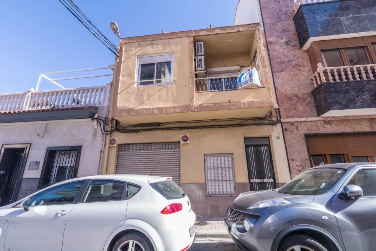 House · 3 bed · 2 baths · 144 m² · Petrer