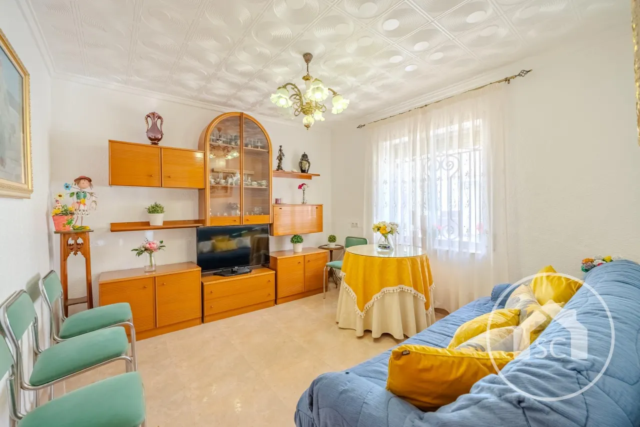 Casa independiente con patio propio en la zona de La Estación, Elda