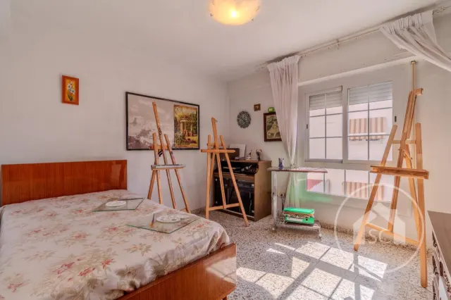 Amplio Piso Clásico en Pedrito Rico, Elda