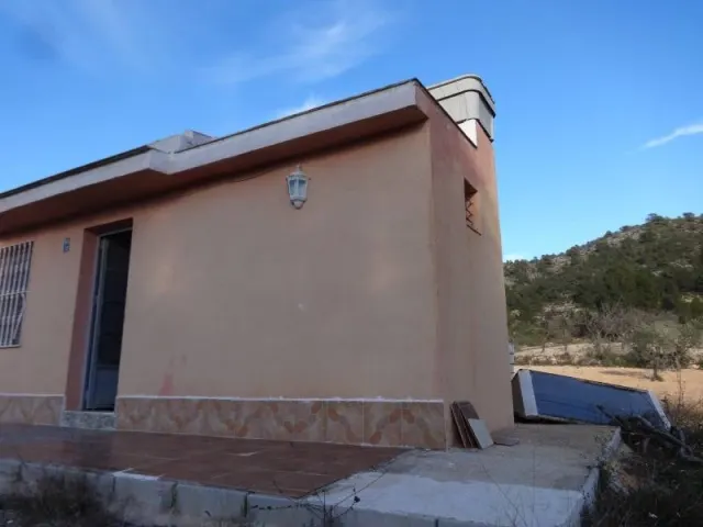 CASA DE CAMPO EN PARAJE LA ZAFRA