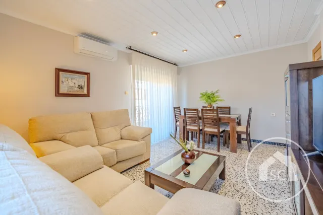 Piso exterior en esquina con 4 habitaciones y trastero
