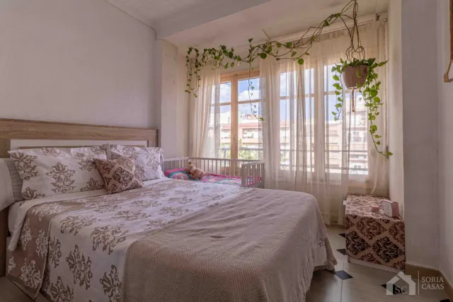 Vivienda acogedora con vistas al parque.