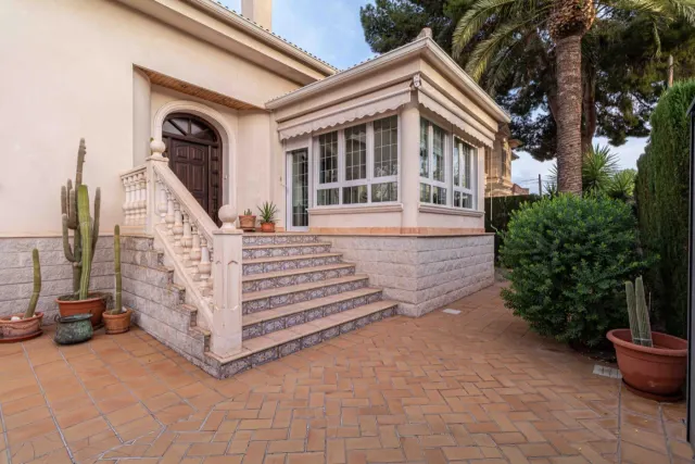 Impresionante chalet a la venta en Ciudad Vergel.