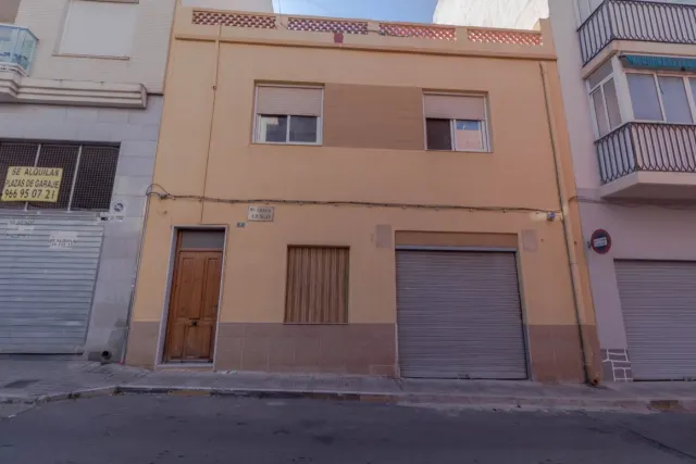Casa con garaje y trerraza