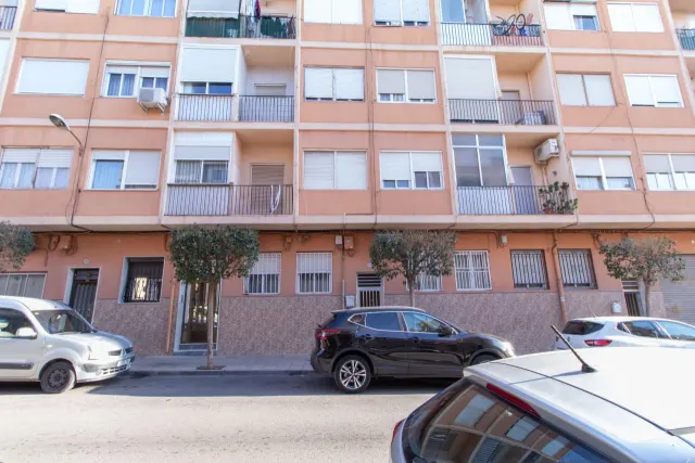 Piso de tres dormitorios junto a la Gran Avenida.