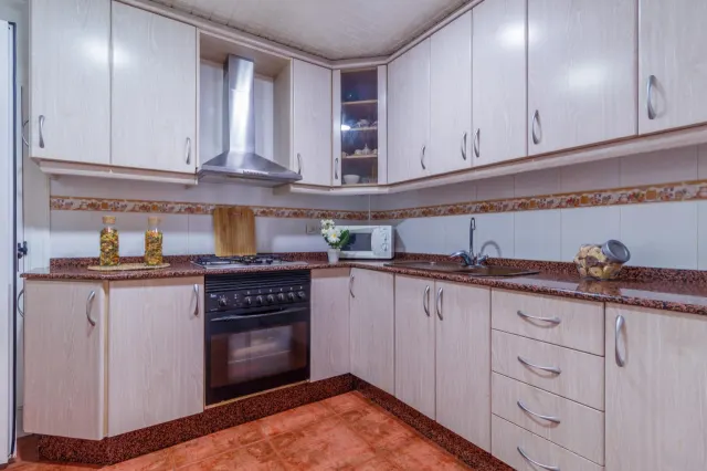Vivienda de 4 Habitaciones en Elda por 45,000€