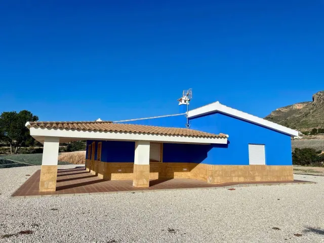 Villa con Parcela de 10.000 m² en Novelda