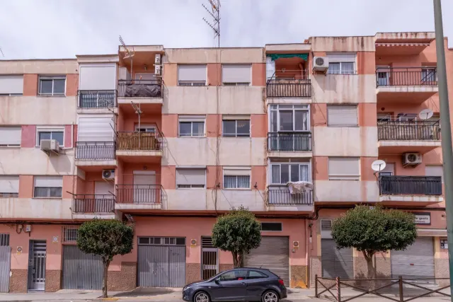 Piso de tres dormitorios en la Avda. Hispano America.