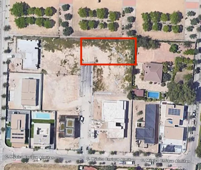 Parcela Urbana de 608 m²