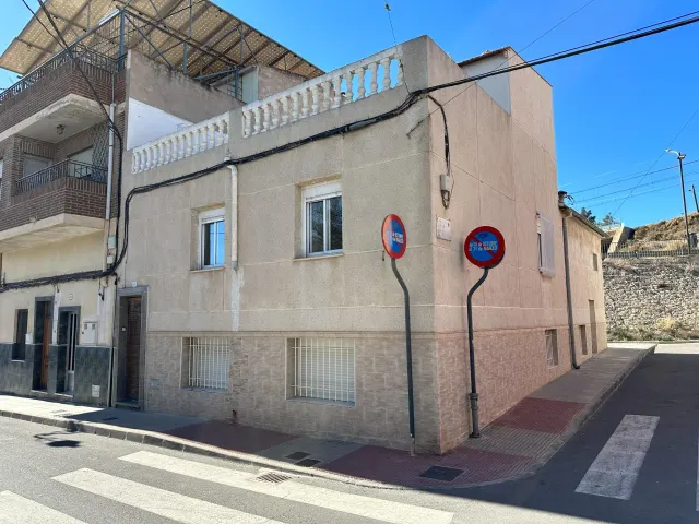 Casa independiente en esquina en la Huerta Nueva
