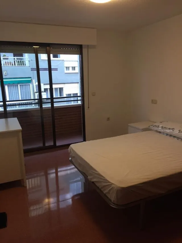 -PISO CENTRICO EN ELDA GRANDE REFORMADO 550 EUROS-