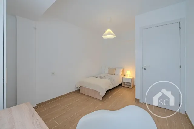 Room · 1 bed · 2 baths · 12 m² · Elda