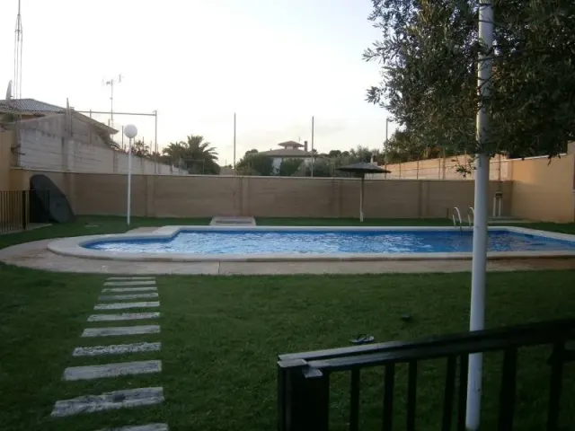 Bungalow · 4 bed · 2 baths · 140 m² · Petrer