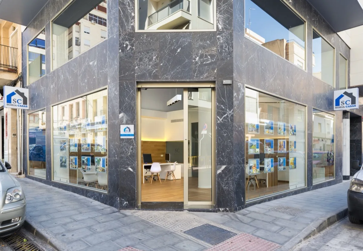 Soria Casas real estate office in Elda, personalized client attention