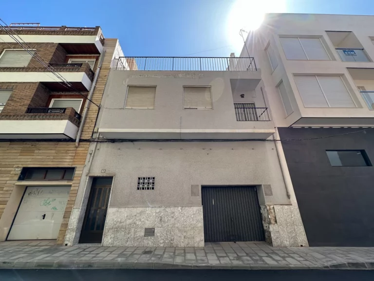 Casa for sale in Gran avenida, Elda