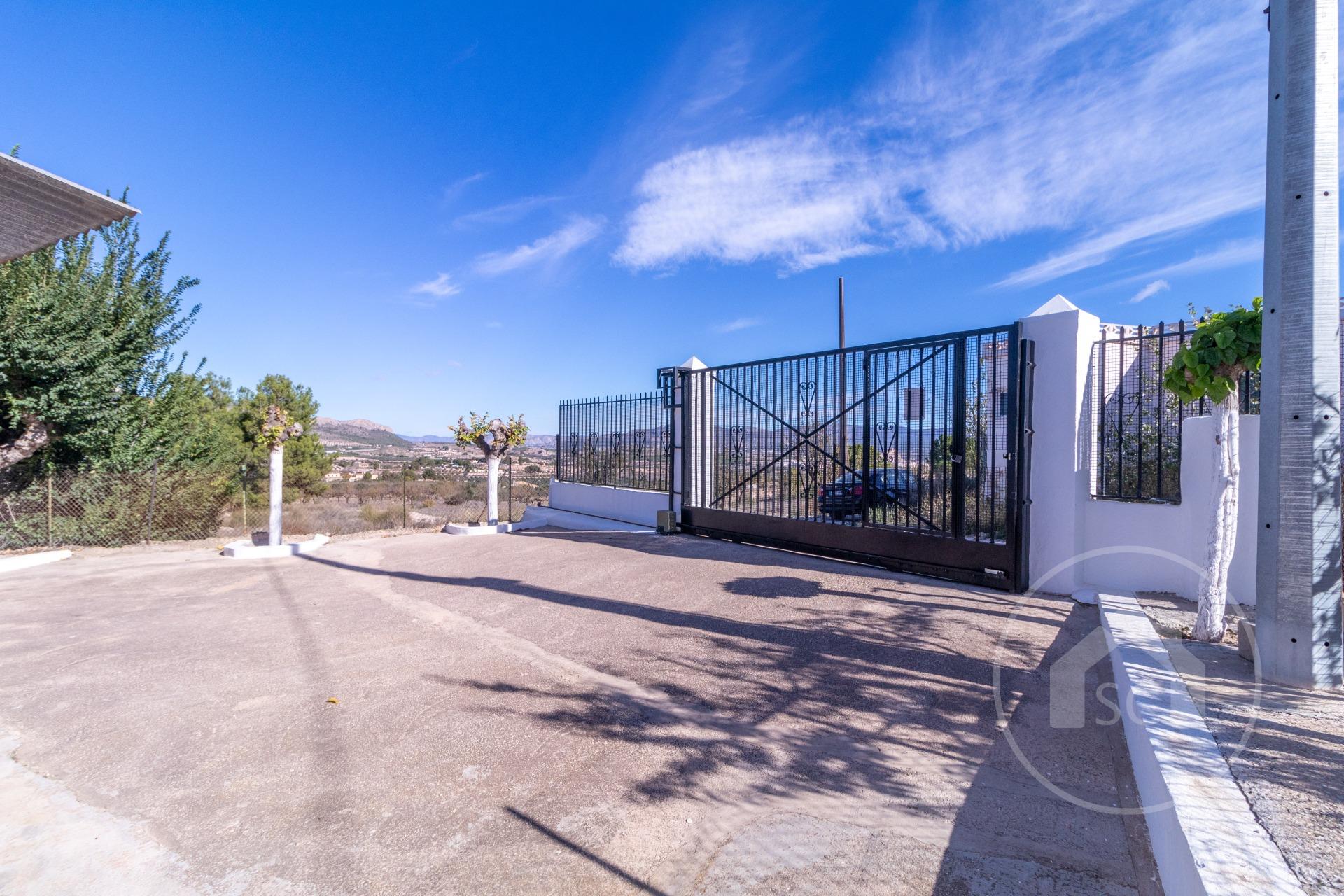 Casa de campo en venta en Camara, Elda — Foto 2 de 20