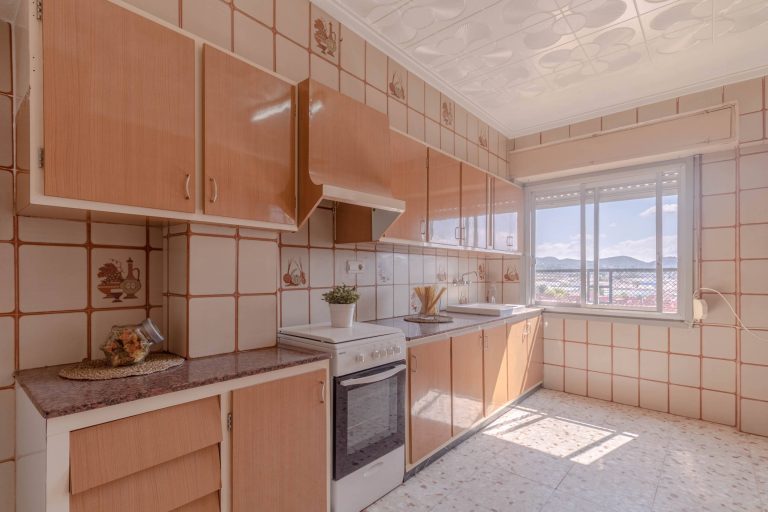 Piso con ascensor y vistas panorámicas en Elda